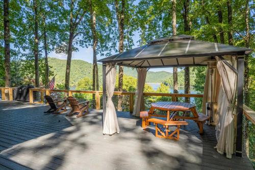 Chestnut Lodge - Family Cabin on Lake Nantahala