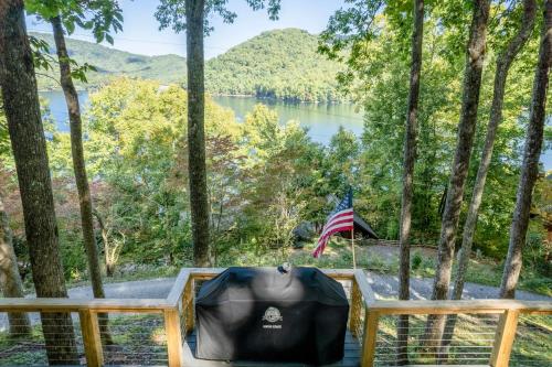 Chestnut Lodge - Family Cabin on Lake Nantahala