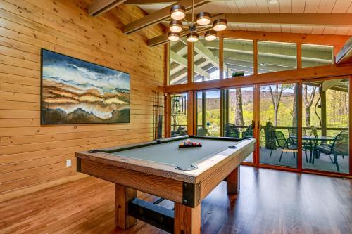Luxe Glenville Cabin with Porch and BBQ about 5 Mi to Lake in Glenville, Vereinigte Staaten von Amerika