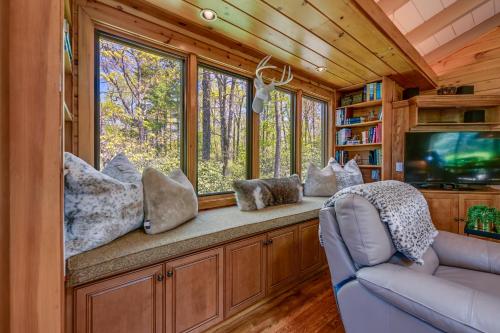 Luxe Glenville Cabin with Porch and BBQ about 5 Mi to Lake in Glenville, USA