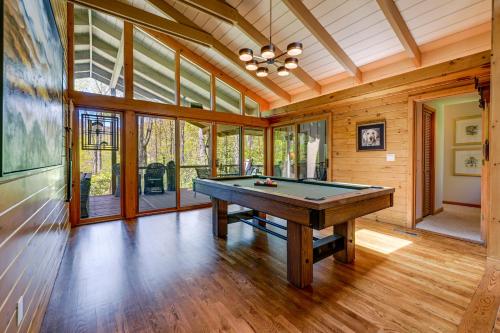 Luxe Glenville Cabin with Porch and BBQ about 5 Mi to Lake in Glenville, USA