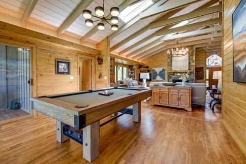 Luxe Glenville Cabin with Porch and BBQ about 5 Mi to Lake in Glenville, USA