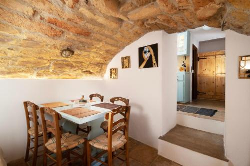 Létesítmények, Menexes Suites Monemvasia in Monemvasia