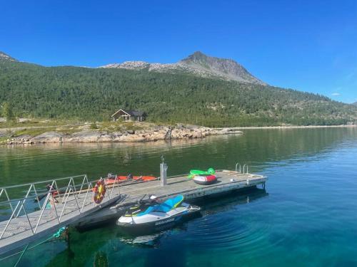 Ny hytte med sjøen. Fantastisk utsikt. Lofoten in Vestbygd