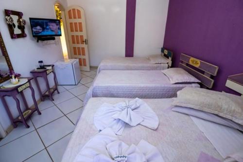 1 double bed, 1 twin bed