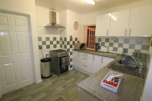 Spacious three bedroom house with off road parking, Birmingham (fotografie 2)
