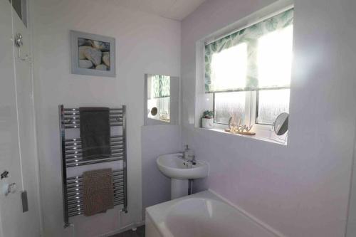 Spacious three bedroom house with off road parking Spacious three bedroom house with off road parking