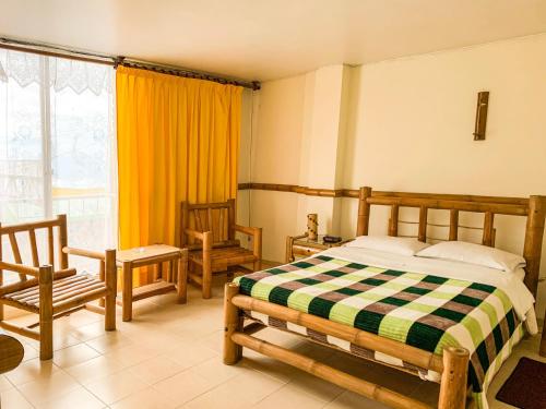 1 double bed, 1 twin bed