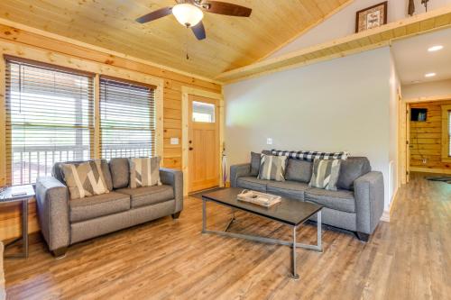 Maggie Valley Cabin 4 Mi to Cataloochee Ski Area! in Maggie Valley, USA