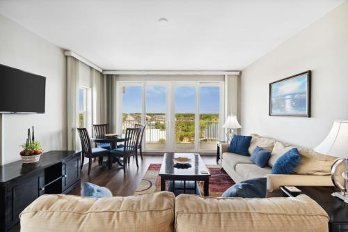 Laketown Wharf #638 by Nautical Properties