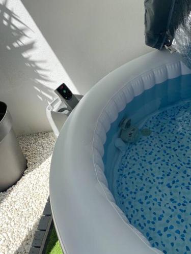 loue appartement 40 m2 Avec son patio jacuzzi near Basalte