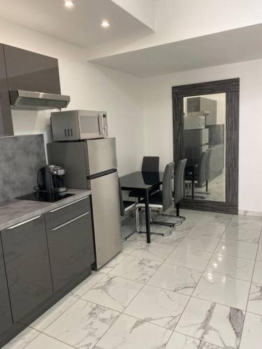 loue appartement 40 m2 Avec son patio jacuzzi near Basalte
