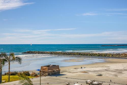 E205 Blue Horizon in Oceanside, USA