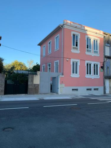 Luxurious Pink House And Parking - Oporto