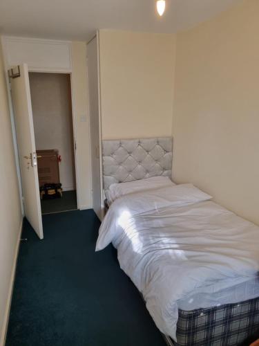 6 Greville Court 2