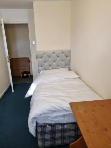 6 Greville Court 4