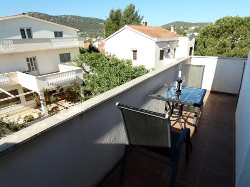 Apartments with a parking space Vinisce Trogir - 11075 - image 9