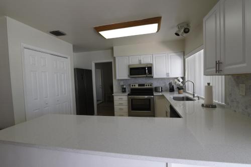 Kitchen, Airbnb rental in West Perrine