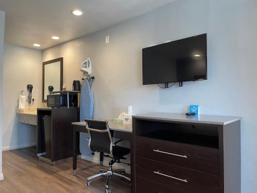 The Bridgepark Inn & Suites