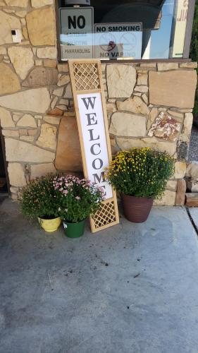 . Golden Arrow Motel