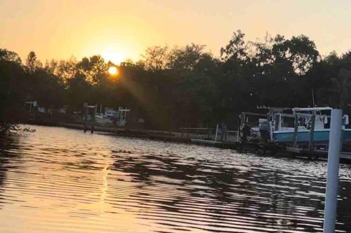 Baileys Bluff Waterfront Escape near Island, Gulf Beaches in Holiday, USA