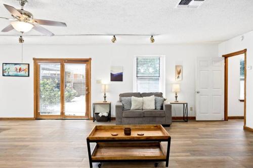 ~New~ Bright and Spacious Back House