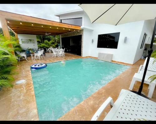 Beautiful Home and Pool near beach , BBQ Juan Dolio metro country Club in Juan Dolio Town Center