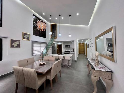 Beautiful Home and Pool near beach , BBQ Juan Dolio metro country Club in Juan Dolio Town Center