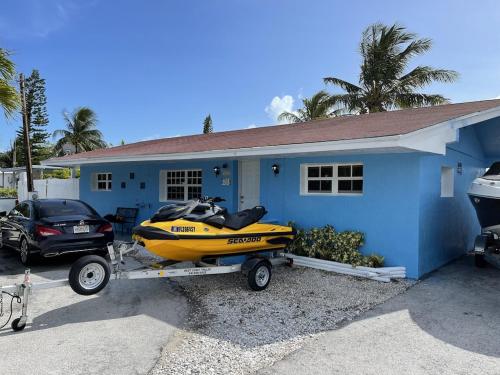 Cozy Tropical Paradise In Middle Keys, Excellent location in the Marathon.