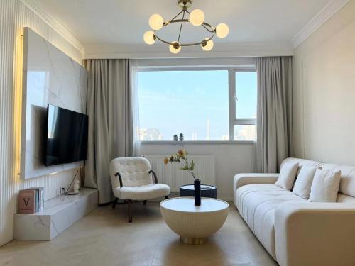 Warm Four Bedroom Apartment with Huangpu River View, Šanghaj (fotografie 8)