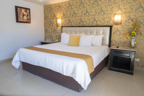 1 queen bed, 1 sofa bed