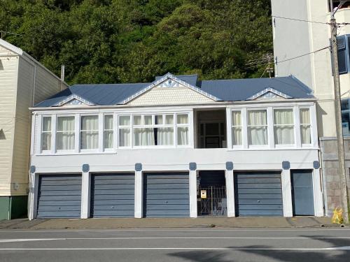 Exterior view, Beach house in Oriental Parade in Oriental Parade