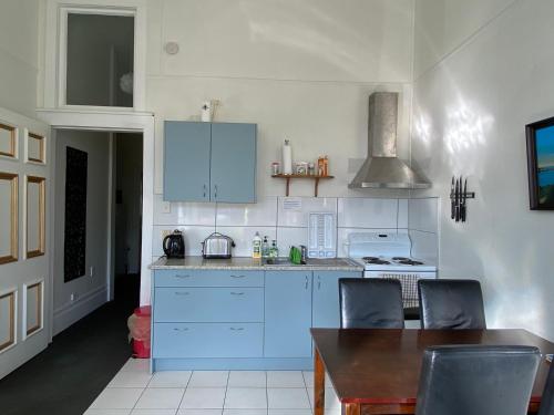 Beach house in Oriental Parade in Oriental Parade