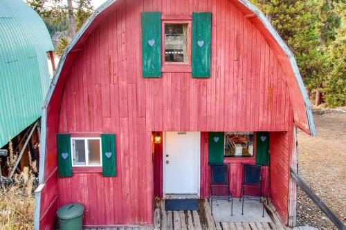 Cottage - Lakeside w/private Hottub near Big White in Naramata, Canada
