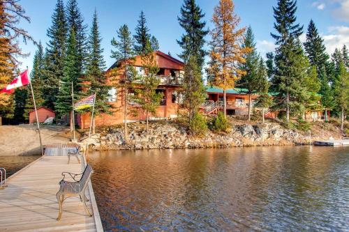 Cottage - Lakeside w/private Hottub near Big White in Naramata, Canada