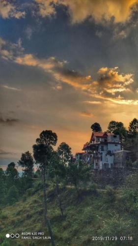 5BHK The Stone Pine, kasauli — Hotel in Dharampur