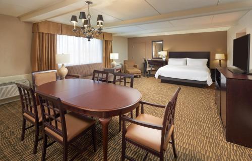 Holiday Inn Executive Center Columbia Mall - image 11