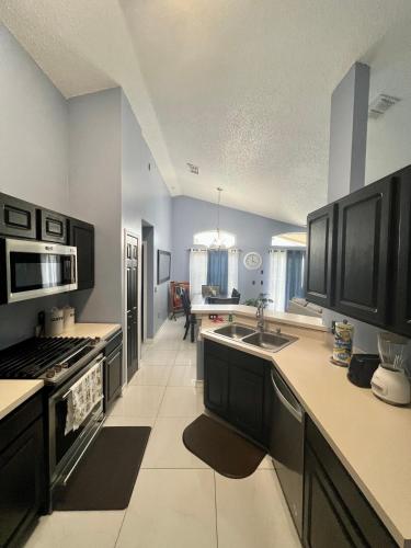 Grand Superior 4BR Pool House near Disney Parks in Davenport, USA