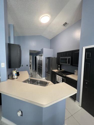 Grand Superior 4BR Pool House near Disney Parks in Davenport, USA
