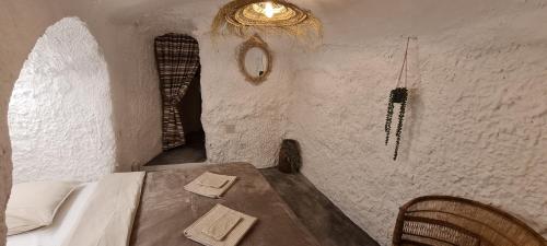 Cuevas Los Coloraos - El Bandido in Villanueva de las Torres