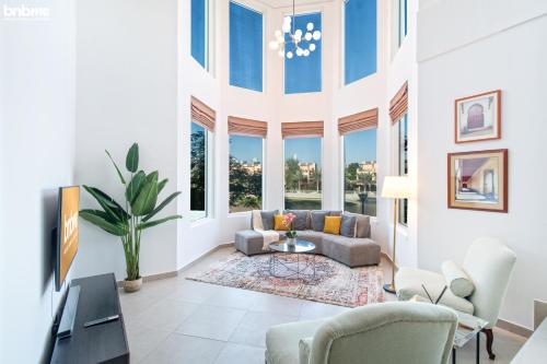 bnbmehomes - Duplex Apt w- Lake View Near JBR and Marina Beach - G05