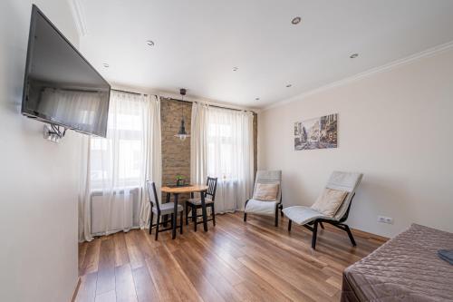Top-Floor Studio with Courtyard View in UNESCO Area, Murnieku street Residence, Ryga (zdjęcie 10)