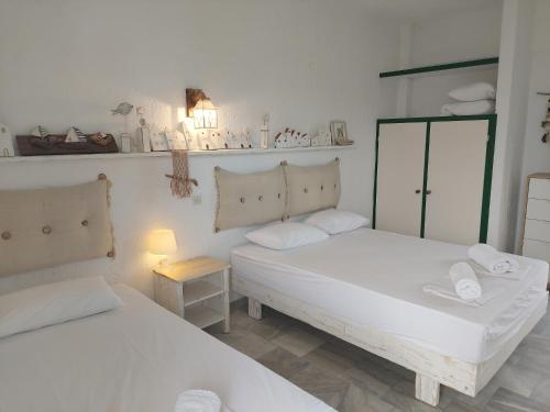 1 double bed, 1 twin bed, 1 futon bed