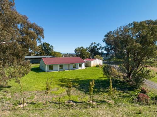 Cooinda Cottage - Beautiful Borenore Farm Stay in Borenore
