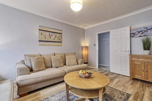Modern Spacious 2 Bedroom Apartment in Brentwood