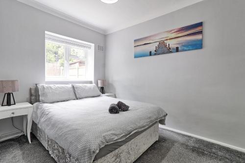 Modern Spacious 2 Bedroom Apartment in Brentwood