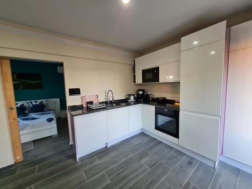 Kitchen, Villa Pheron - De standing - Jacuzzi 5 Personnes in Baie-Mahault