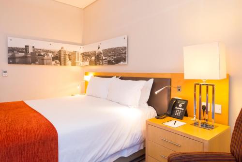 Guest room, 1 Queen, City view room in Protea Hotel Gaborone Masa Square