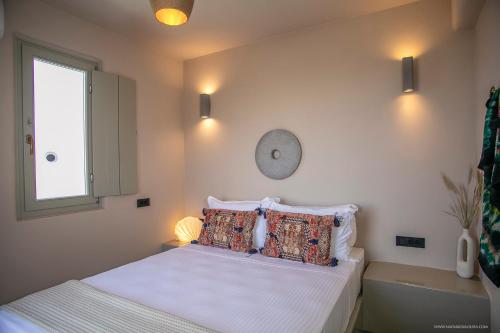 Pink Freud Villas Santorini