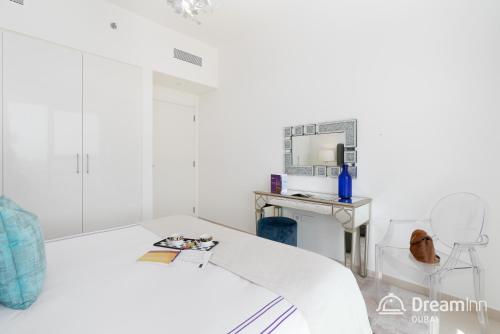 Dream Inn Apartments - Downtown Views - image 11
